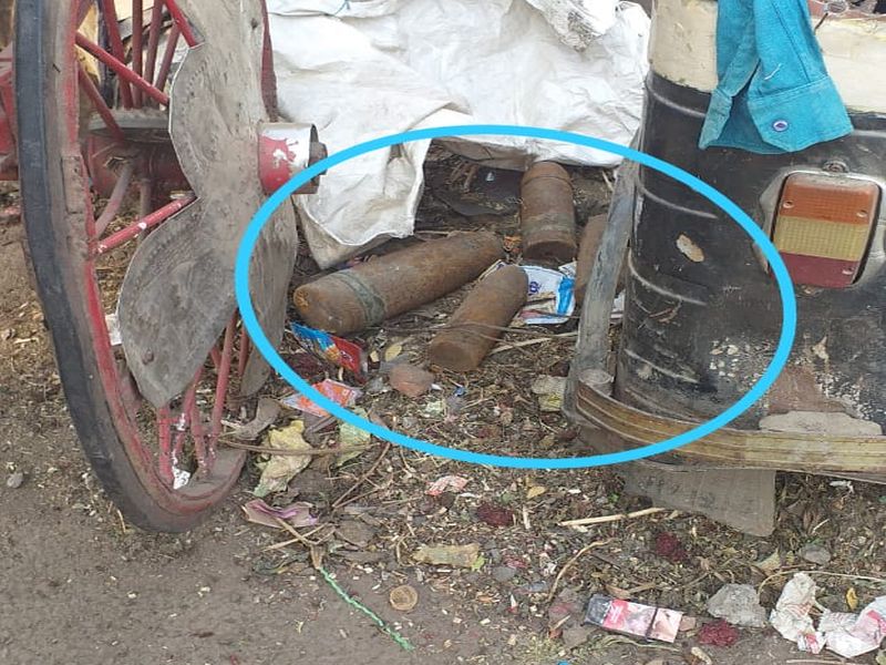 four bomb-like objects found in chinchwad | चिंचवडमध्ये चार बॉम्ब सदृश्य वस्तू, नागरिकांमध्ये खळबळ