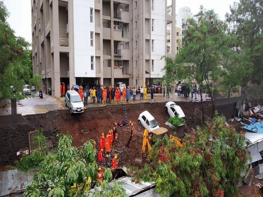 Announcing four lakh relief to the relatives of the dead in Pune kondhwa wall collapse | Pune Wall Collapse : पुणे दुर्घटनेतील मृतांच्या नातेवाईकांना चार लाखांची मदत जाहीर