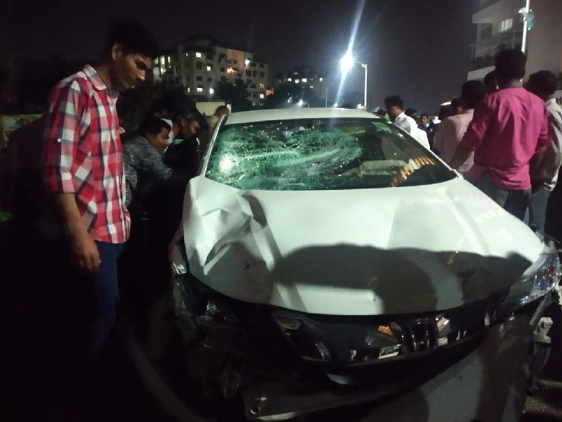 Two died in Honda City accident in Pune | पुणे : होंडा सिटी कारच्या धडकेत आजी-नातवाचा मृत्यू