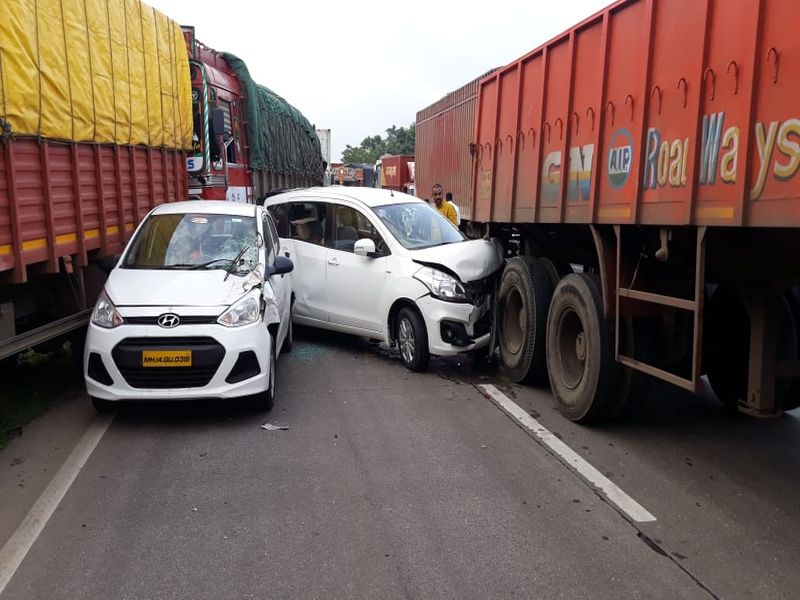 mumbai pune expressway accident | मुंबई-पुणे एक्स्प्रेस वेवर विचित्र अपघात, 10 गाड्या एकमेकांना धडकल्या 