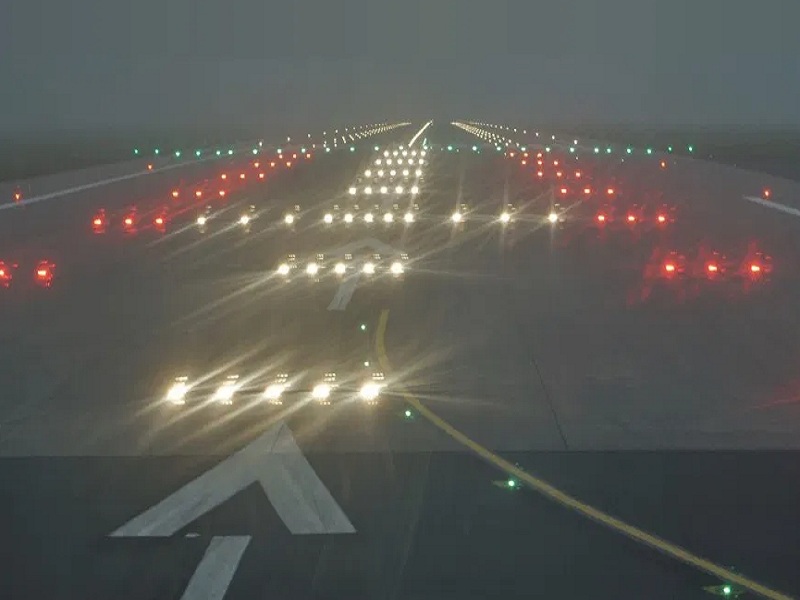 low visibility landing system problem pune airports | Pune: पुणे विमानतळांवर कमी दृश्यमानतेत लँडिंग करणारी यंत्रणाच नाही उपलब्ध
