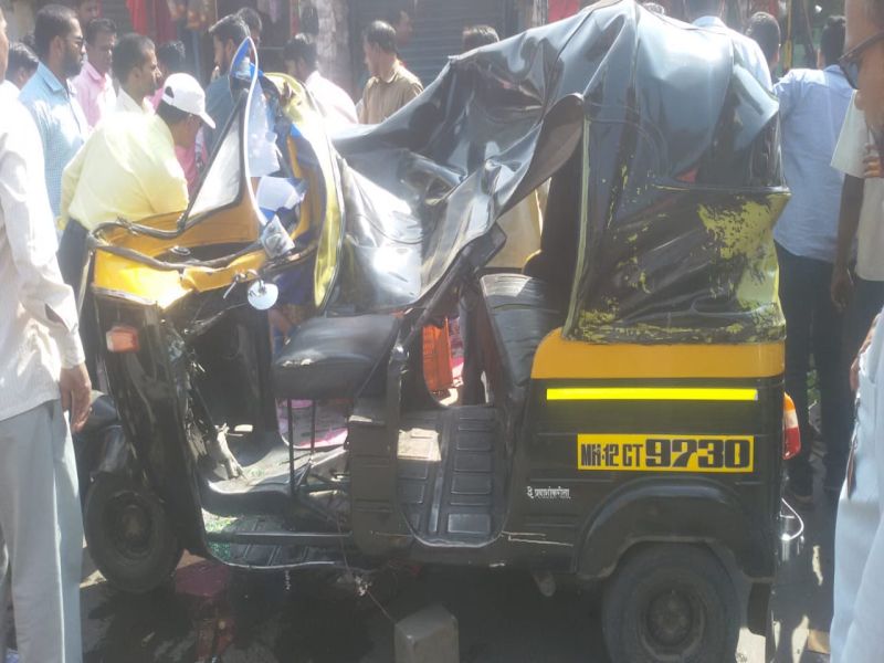 6 people injured in mini truck accident in hadapsar market | हडपसर येथे मिनी ट्रक स्टॉलमध्ये घुसला, 6 जण जखमी