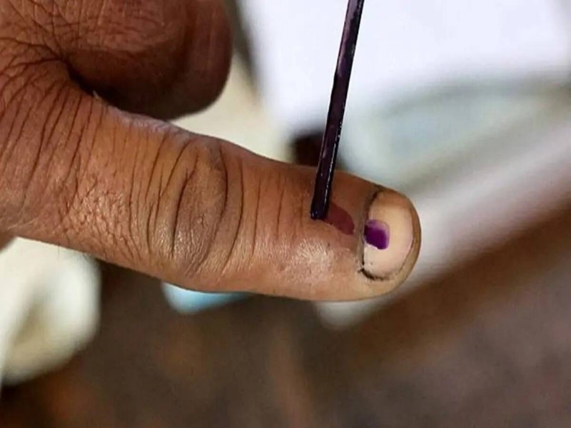 27 application forms were sold from the village and 34 from Chinchwad for the local elections | Pune By Election: पाेटनिवडणुकीसाठी कसब्यातून २७, तर चिंचवडमधून ३४ अर्जांची विक्री