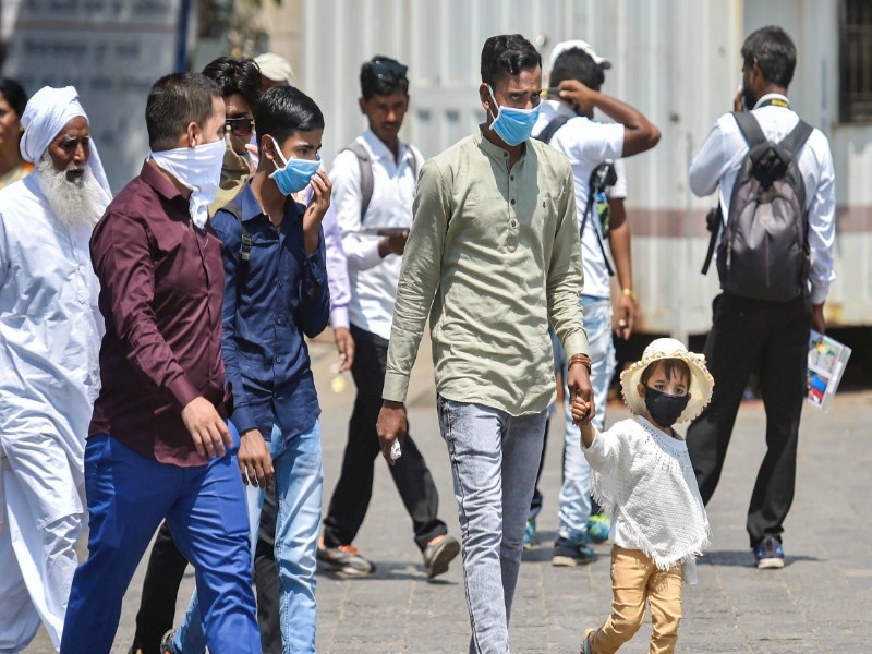 Corona Virus : People of Pune, beware! As the number of patients with active corona increases, care is essential, including the use of masks | Corona Virus : पुणेकरांनो,सावधान! दोन आठवड्यांपासून सक्रिय कोरोनाबाधितांची संख्या वाढतेय..