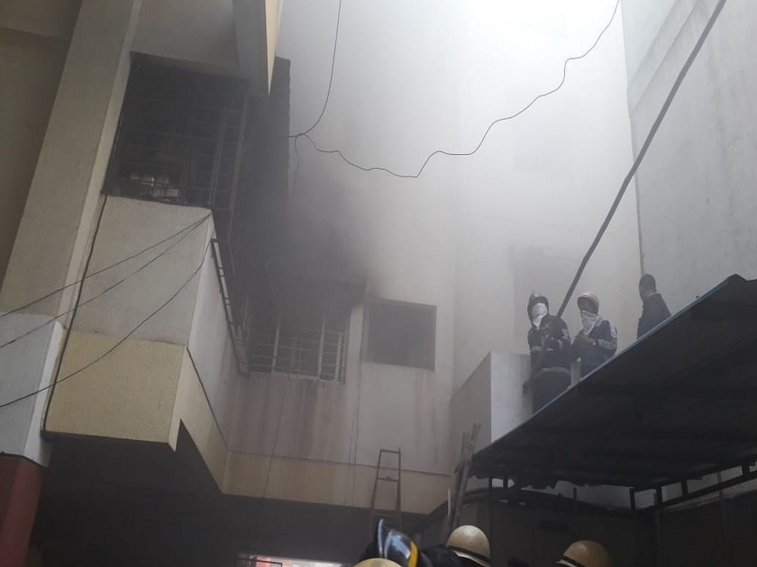 massive fire breaks out in shaniwar peth pune | शनिवार पेठेतील इमारतीला भीषण आग, 26 नागरिकांची सुटका