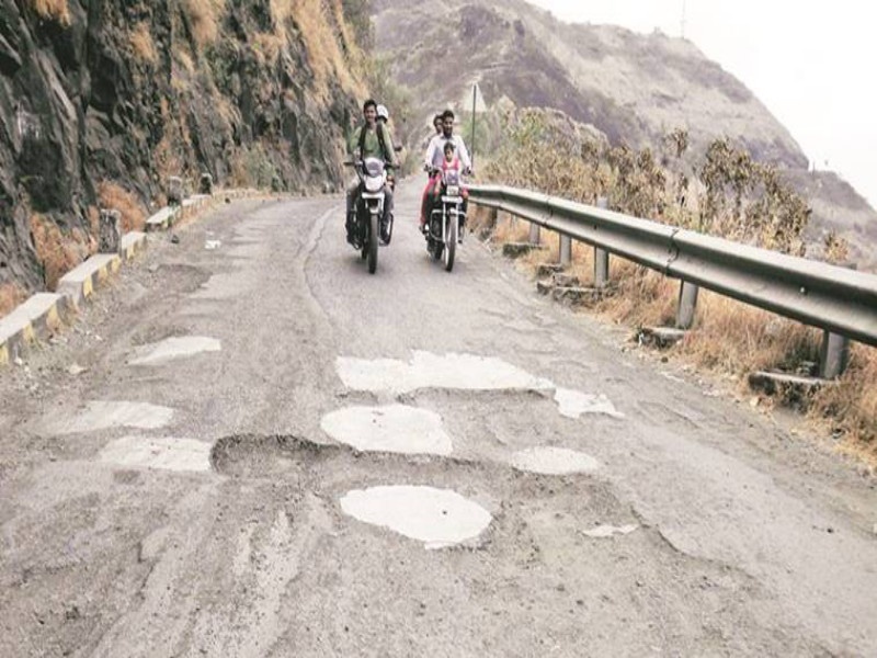 no repairing of Sinhagad fort road : PWD can not be found time for opening | सिंहगडावरील रस्त्याची दुरूस्ती होईना : पीडब्ल्यूडीला सापडेना मुहुर्त