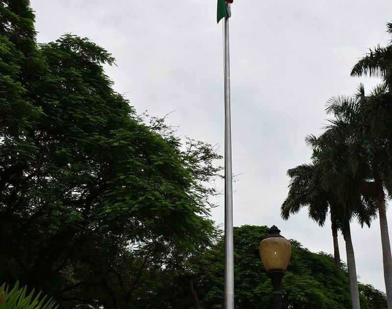 Guardian Minister Girish Bapat flagged off in Pune | पुण्यात पालकमंत्री गिरीश बापट यांच्या हस्ते ध्वजरोहण  