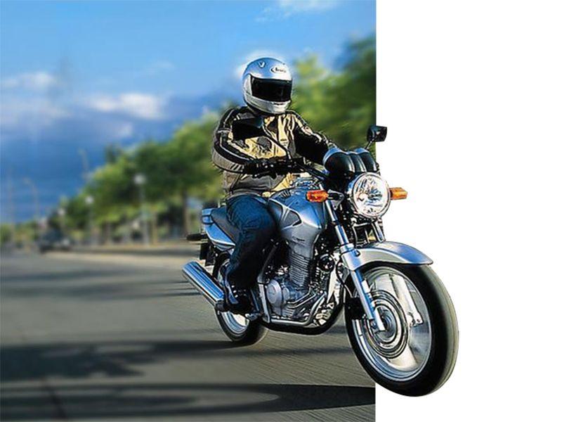 Pune, Jalgaon, run by motorcycle | एस.टी.संपाचा फटका, चिमुकल्याच्या ओढीने मातेची पुणे ते जळगाव दुचाकीने धाव