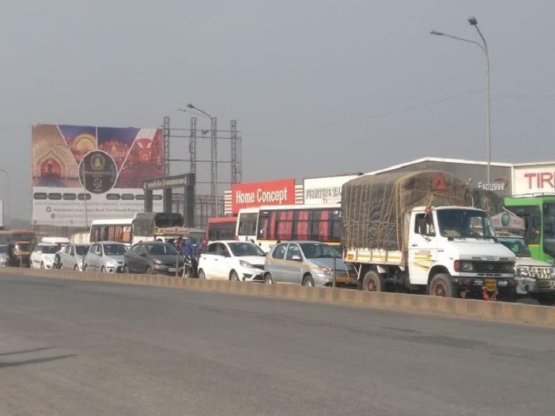 Traffic ban on heavy vehicles in Shikrapur police station limits | दिवाळीत शिक्रापूरमधून अवजड वाहनांच्या वाहतुकीला बंदी
