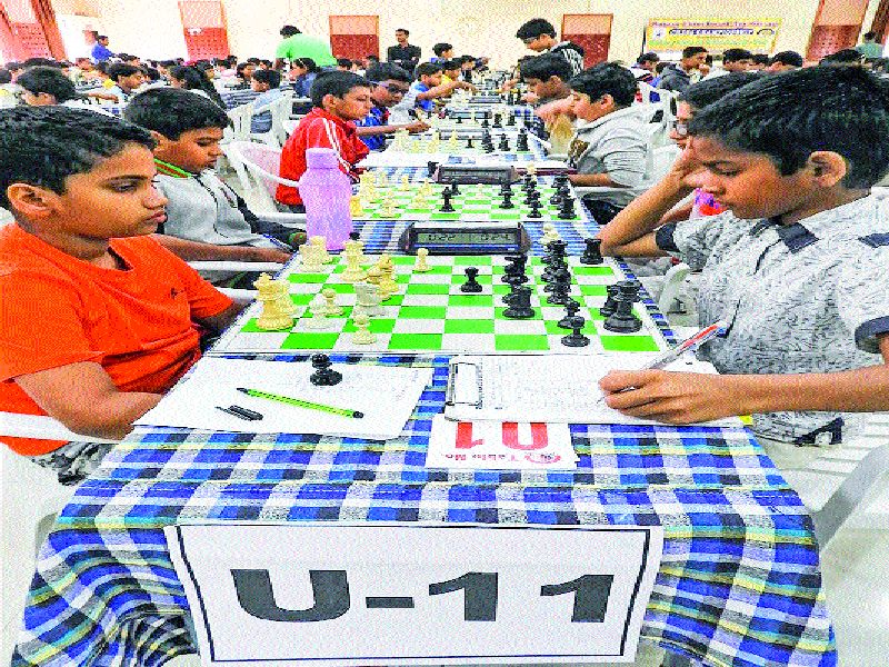  Jain, pingle, like lead, age group chess competition | जैन, पिंगळे, म्हमाणे आघाडीवर, वयोगट बुद्धिबळ स्पर्धा