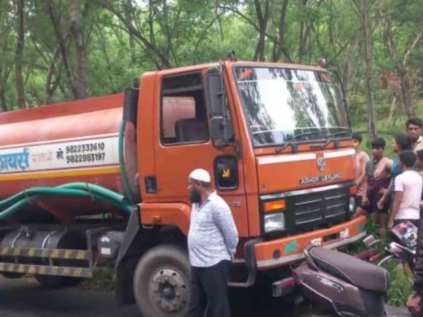 pune accident news 14 year old boy driving tanker hit many people with tanker in vadavani pune | धक्कादायक! पुण्यात अल्पवयीन मुलाकडून अपघात, टँकरने ४ जणांना उडवले