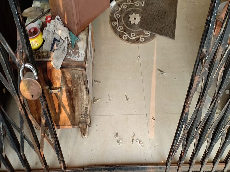 theft in nakoda jewellers in aundh parihar pune | Video - औंध परिहार चौकातील सराफा दुकान चोरट्यांनी फोडले