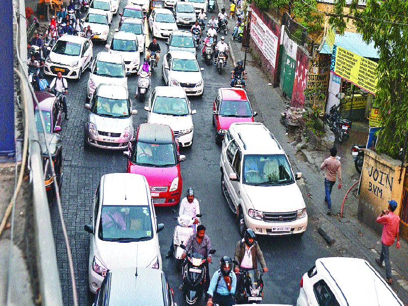 Pune Traffic Jam News | प्रयोग फसले; वाहतूककोंडी कायमच