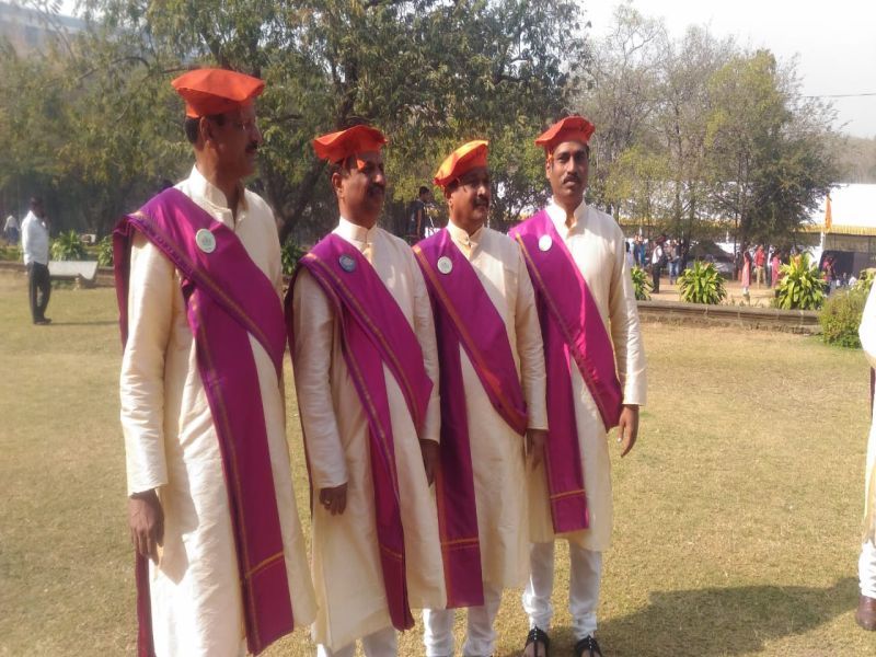 Savitribai Phule Pune University's Set New dress code for Graduation ceremony | एकदम कडssक; पुणे विद्यापीठाच्या पदवीदान सोहळ्याचा ड्रेसकोड पाहिलात का?