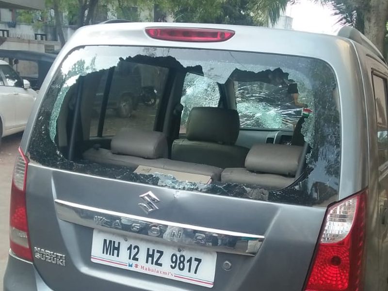 16 vehicles damaged in pune Karve Nagar | पुण्यामध्ये मध्यरात्री 16 वाहनांची तोडफोड