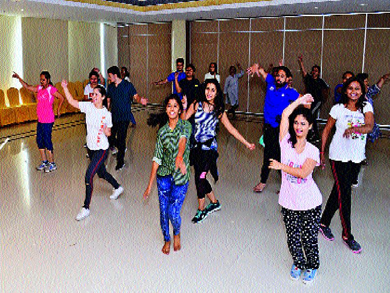 Dance lessons given by Sonali Kulkarni | सोनाली कुलकर्णीने दिले नृत्याचे धडे