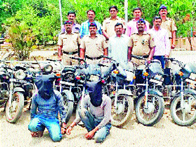  Two-wheeler gangs steal | दुचाकी, दानपेट्या चोरणारी टोळी गजाआड