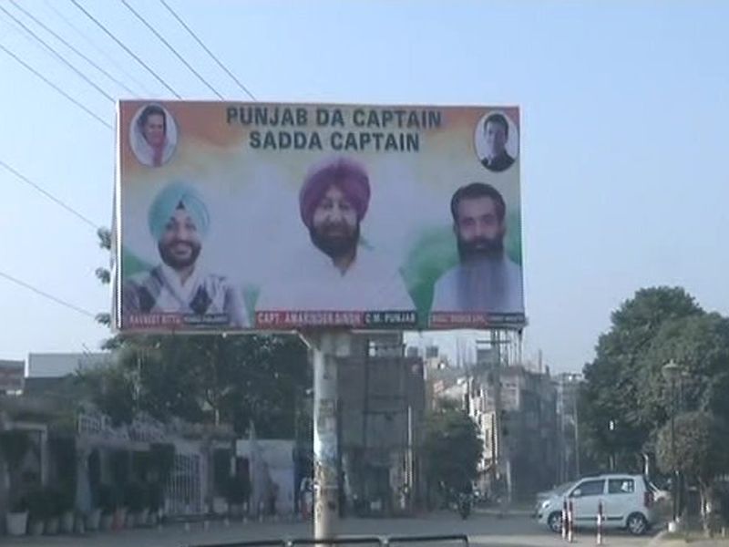 Punjab Da Captain Sadda Captain: Posters put up after Navjot Singh Sidhu's remark | 'कॅप्टन' कोण?... राहुल गांधी की अमरिंदर सिंग?; सिद्धूंच्या विधानानंतर पंजाबमध्ये 'पोस्टर'वॉर