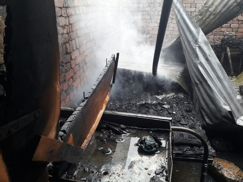 Fire at home in Purna; Girl's wedding accessories also burnt | पूर्णा येथे आगीत घर भस्मसात; मुलीच्या लग्नाचे सामानही जळाले