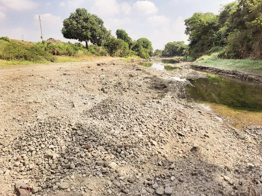 Illegal sand subsidence threatens the existence of the entire Purna river; Neglect of revenue and police system | अवैध वाळू उपशामुळे पूर्णा नदीचे अस्तित्व धोक्यात; महसूल व पोलीस यंत्रणेचे दुर्लक्ष