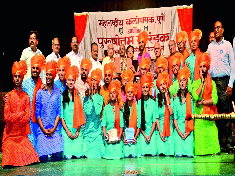 The only Marathi theater to win the award: Premanand Gajvi | पुरस्कार मिळविण्यापुरतेच मराठी रंगभूमीचे अस्तित्व : प्रेमानंज गज्वी