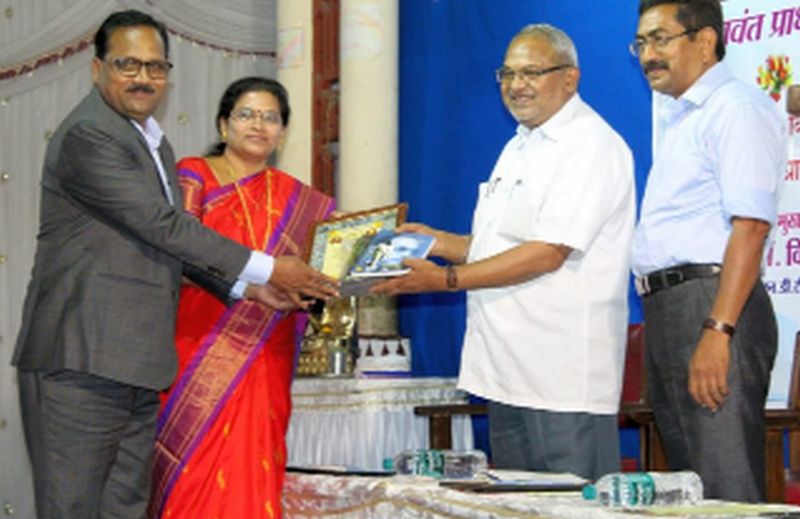 Pawar of Jaihind organization receives 'Santhaghar Friendship' Award | जयहिंद संस्थेचे पवार यांना ‘संथागार मैत्री’ पुरस्कार