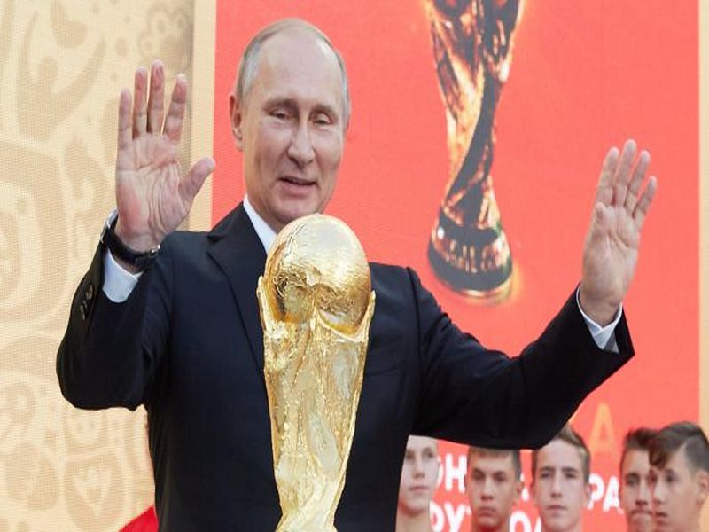 Fifa Football World Cup 2018: Putin's Political Goal By Football | Fifa Football World Cup 2018 :  फुटबॉलच्या आडून पुतिन यांचा राजकीय ‘गोल’ 