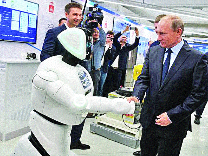 Vladimir Putin Has His Own Style To Rule The World No Smartphone And Internet | ना स्मार्टफोन, ना इंटरनेट; रशियाचे राष्ट्राध्यक्ष पुतिन यांचा स्मार्टनेस
