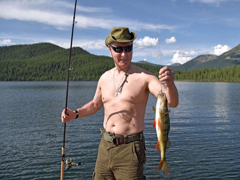 Russian president Vladimir Putin's lifestyle and journey | शक्तीशाली नेता, जलतरणपटू, संघर्षातून यश अशी आहे पुतिन यांची लाइफस्टाइल!