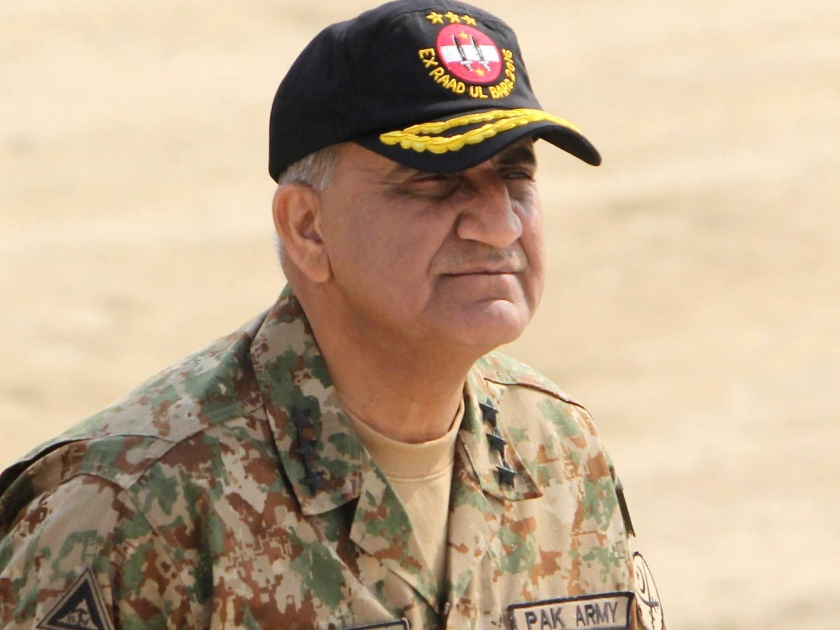 Pakistani Army Chief Supporting Hafiz Saeed | हाफिज सईदला पाठिंबा देणा-या पाक लष्करप्रमुखांनी भारतासोबत संबंध सुधारण्याचे खासदारांना केले आवाहन