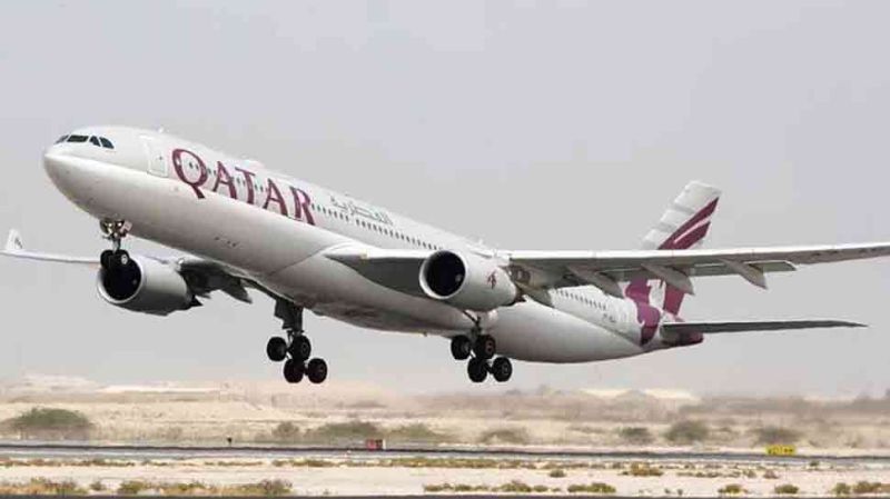 A passenger in plane was hit by a heart attack, declared dead | प्रवाशाला विमानात हृदयविकाराचा झटका, मृत घोषित