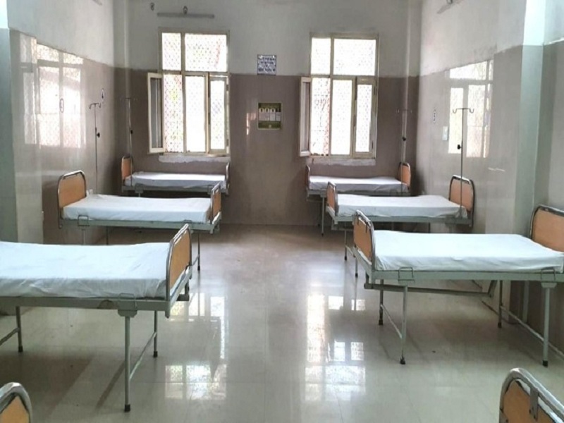 In Marathwada covid, quarantine center became less | मराठवाड्यातील कोविड, क्वारंटाईन सेंटर झाले कमी