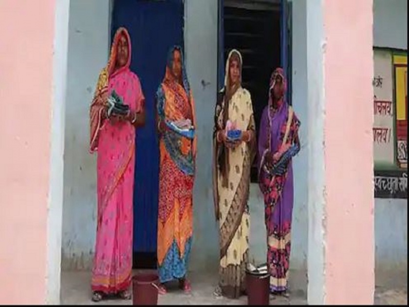 Bihar Quarantine Centre Shocking Women Got Lungi Instead Of Saree-SRJ | संतापजनक, क्वॉरंटाईन केलेल्या महिलांना साड्यांऐवजी देण्यात आली लुंगी