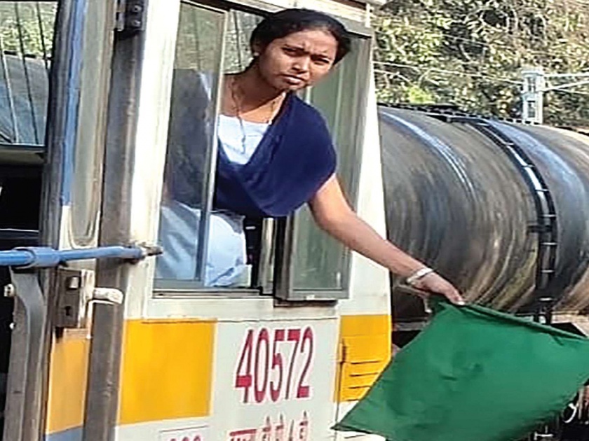 Women's Day Special: Priya Tetgure becomes the first woman driver of Konkan Railway | Women's Day Special: कोकण रेल्वेतील पहिली महिला चालक बनली प्रिया तेटगुरे; सोशल मीडियावर कौतुक
