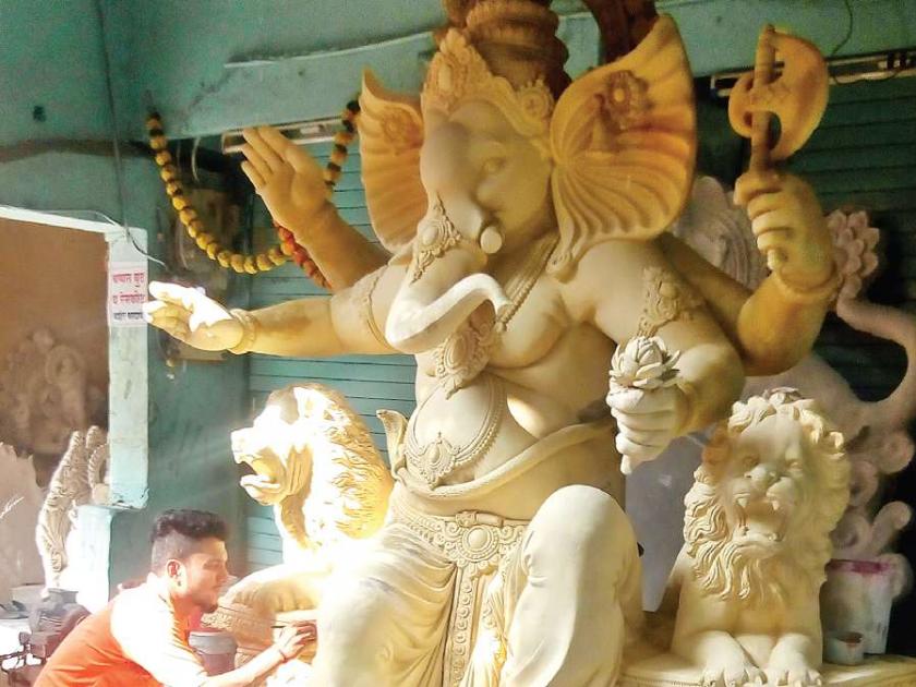 Preparations for Maghi Ganeshotsav commence; Great demand for Ganesh idols in Penn | माघी गणेशोत्सवाची जय्यत तयारी सुरू; पेणमधील गणेशमूर्तींना मोठी मागणी