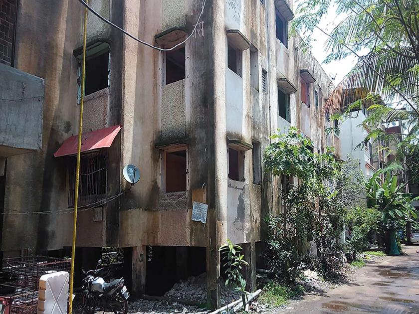 Four buildings in Mahad city are dangerous | महाड शहरातील चार इमारती धोकादायक