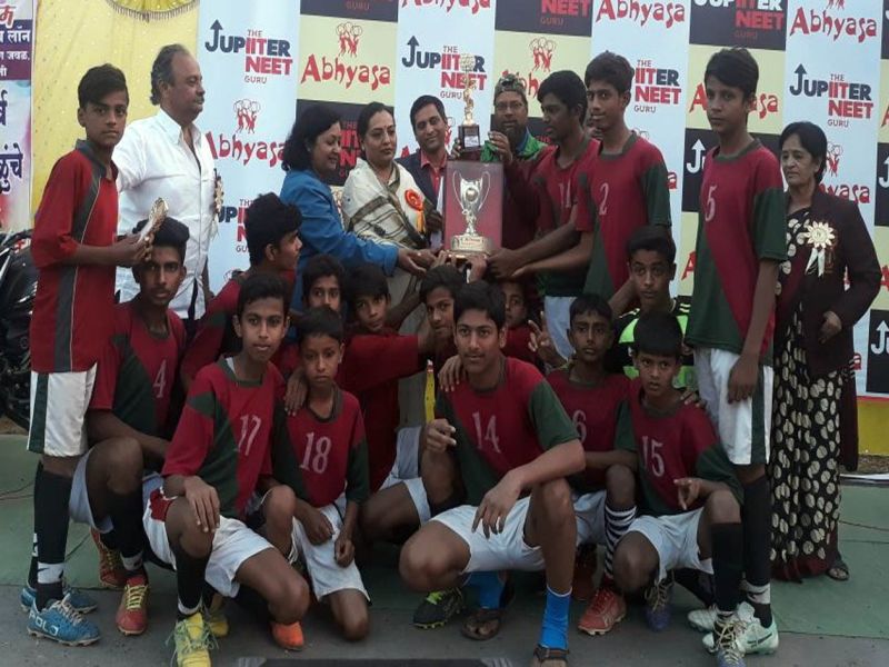 Wrestler of the Kabbadi Rabbani Association at State Level Football Championship; Panchkukhi Sangh killed girls | राज्यस्तरीय फुटबॉल स्पर्धेत कामठीचा रब्बानी संघ विजेता; मुलींमध्ये पंचमुखी संघाने मारली बाजी
