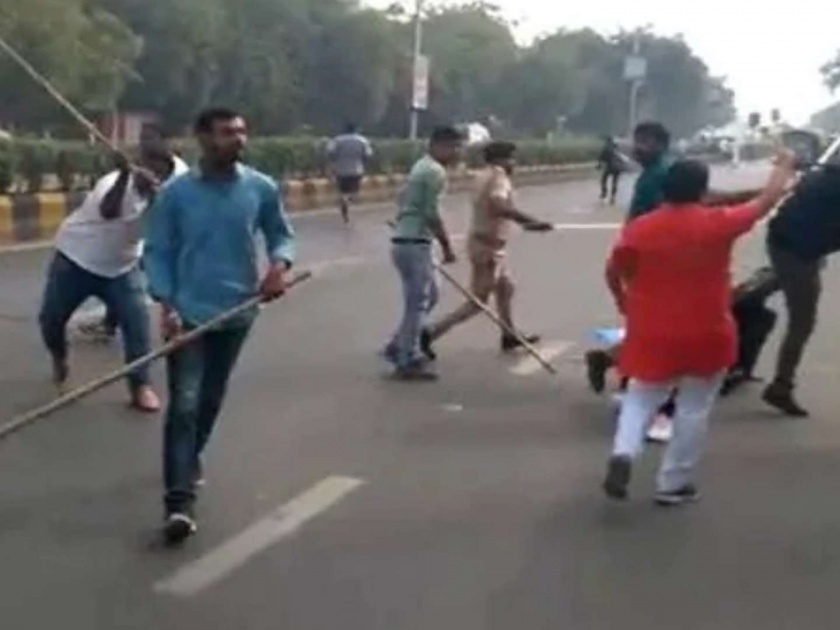jnu attack : Clash between ABVP and NSUI workers in Ahmedabad | JNU attack : जेएनयूनंतर अहमदाबादमध्ये राडा; एबीव्हीपी आणि एनएसयूआयचे विद्यार्थी भिडले 