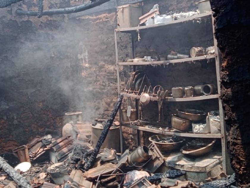 Cylinder explosion in Musalwadi in Radhanagari taluka, two houses on fire | Kolhapur: सिलिंडरच्या स्फोटात दोन घरांना आग, लाखोचे नुकसान
