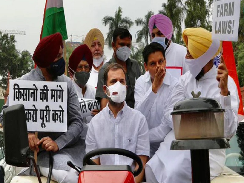 A case has been filed against Congress leader Rahul Gandhi for taking a tractor to Parliament | संसदेत ट्रॅक्टर घेऊन गेल्याप्रकरणी काँग्रेस नेते राहुल गांधींविरोधात खटला दाखल