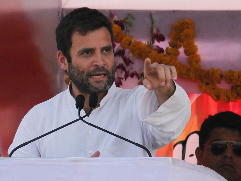 In the campaigning of the Gujarat elections Rahul Gandhi took the lead on Modi | गुजरात निवडणुकीच्या प्रचारामध्ये या बाबतीत राहुल गांधींनी घेतली मोदींवर आघाडी
