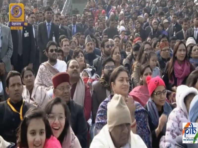 congress chief rahul gandhi alloted seat in 6th row in republic day parade | प्रजासत्ताक दिन सोहळ्यात राहुल गांधींना बसवलं सहाव्या रांगेत, काँग्रेसचा मोदी सरकारवर हल्लाबोल