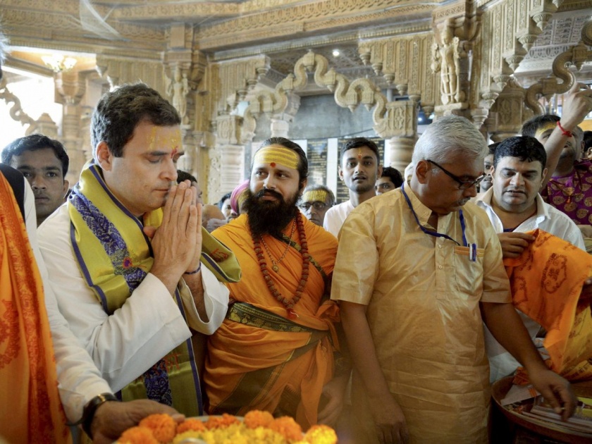 Rahul Gandhi's Hindutva knock on the BJP in Gujarat, to meet the five-day trip in three days | गुजरातमध्ये भाजपाला टक्कर देण्यासाठी राहुल गांधींची हिंदुत्वाची खेळी, तीन दिवसांच्या दौ-यात पाच मंदिरांना भेट