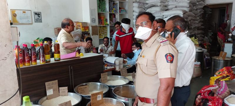 Administration action against black market of grains, masks and edible oils in Nagpur | नागपुरात धान्य, मास्क आणि खाद्यतेलाचा काळाबाजार करणाऱ्यांवर प्रशासनाची कारवाई