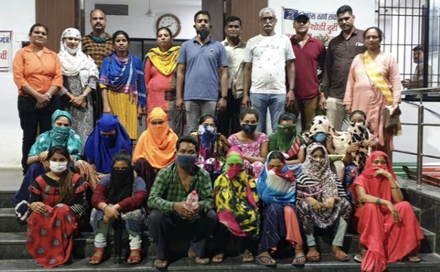 Police action in Ganga Jamuna: 14 girls released | गंगा जमुनात पोलिसांची कारवाई : १४ युवतींची केली सुटका