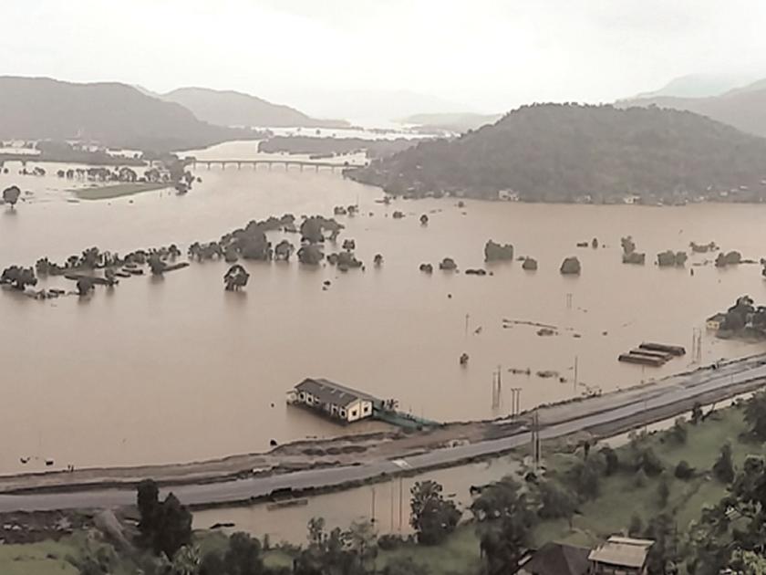 The situation is severe in the district with record rainfall | विक्रमी पावसाने जिल्ह्यात परिस्थिती गंभीर