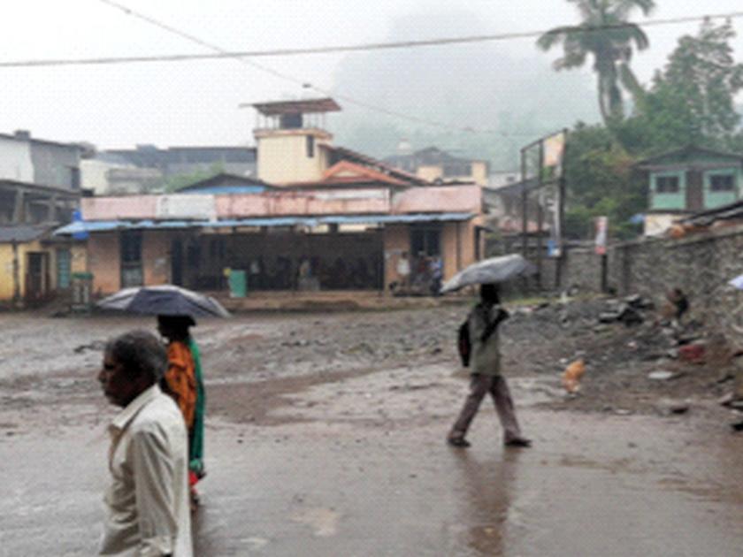 Raigad again hit by 'untimely' rains | रायगडला पुन्हा ‘अवकाळी’ पावसाचा फटका; आंबापीक धोक्यात