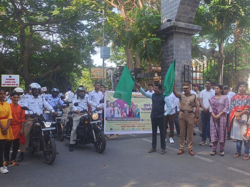 Maharashtra Lok Sabha Election 2024: Bike rally held in Alibaug for voter awareness, street theater performance by Prism organization | मतदार जनजागृतीसाठी अलिबागमध्ये बाईक रॅली संपन्न, प्रिझम संस्थेतर्फे पथनाट्य सादरीकरण