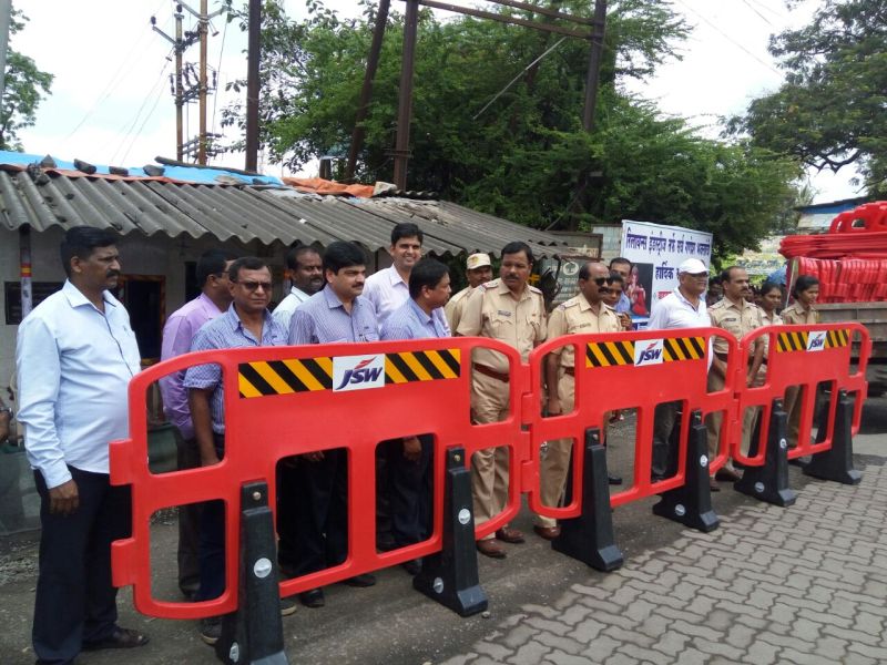 3 lakh vehicles transported to Konkan, traffic congested on Goa National Highway, Excellent performance of Raigad Transport Police | गोवा : राष्ट्रीय महामार्गावर वाहतूक कोंडीविना 3 लाख वाहनं कोकणाकडे रवाना, रायगड वाहतूक पोलिसांची कौतुकास्पद कामगिरी 