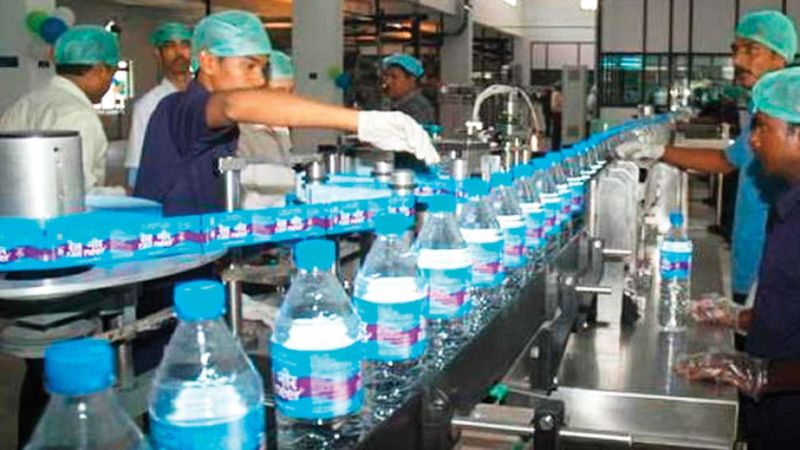 Train passengers get pure water: Rail Neer Bottling Plant started | रेल्वे प्रवाशांना मिळणार शुद्ध पाणी  : रेल नीर बॉटलिंग प्लान्ट सुरू